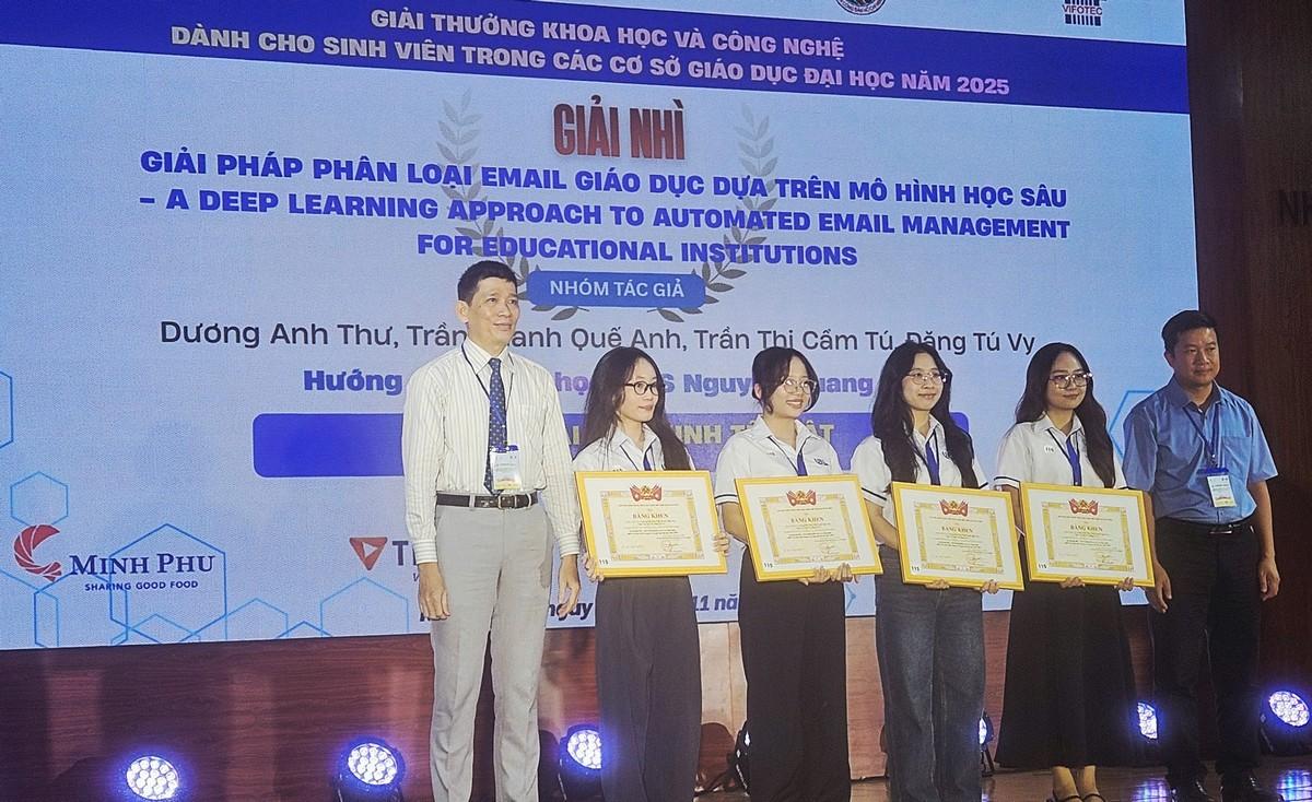 z7207642062043_c13627ca78d1ef8d4b409fc378f0e544